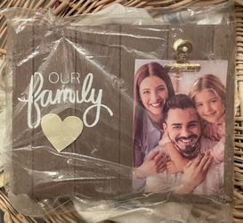 New In Package Family Clip Board Picture Frame
