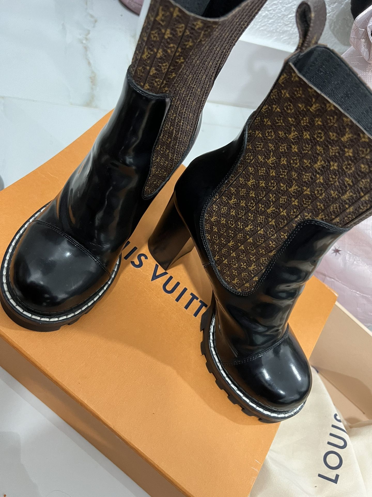 Lv Boots