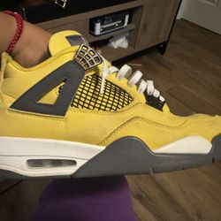 Jordan 4 Lightning 