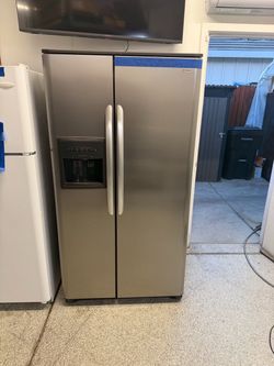 Side-by-side refrigerator