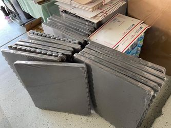 Brand New Anti Fatigue Floor Mats *1/2 inch thickness  2ft by 2ft squares 1pack=4pcs