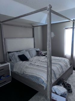 King canopy bed set