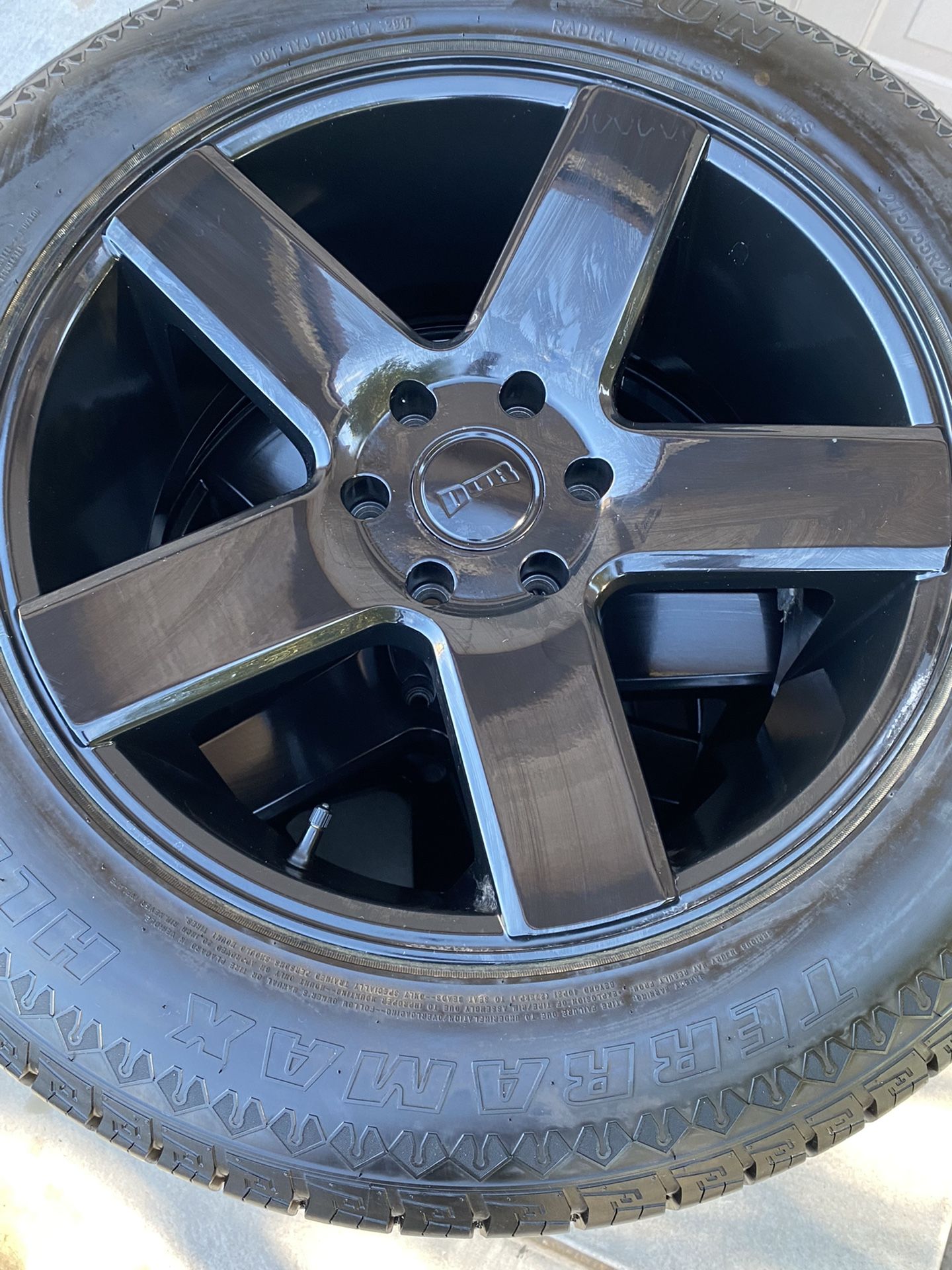 DUB 20 Inch Black Rims and Tires for Sale in Laveen Village, AZ OfferUp