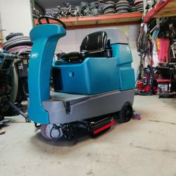 Tennant T7, Floor Scrubber