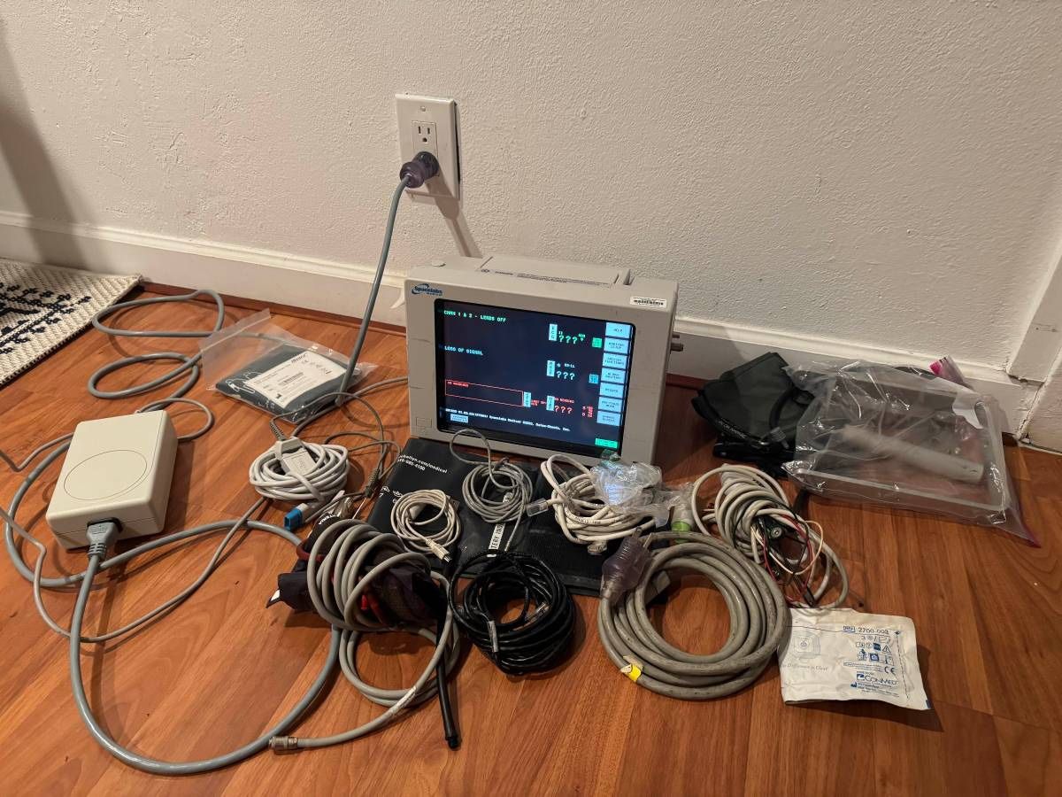 patient monitor / vital signs monitor with stand - 200 OBO