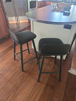 2 Muuto Nerd Modern Farmhouse barstools