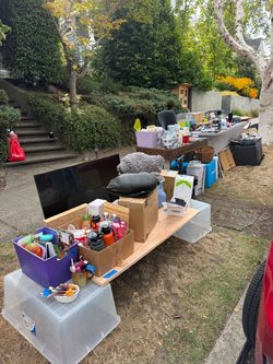 GARAGE SALE HAPPENING NOW