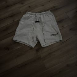 Essentials Shorts 