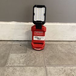 Milwaukee (2350-20) Rover Flood Light (tool only) 