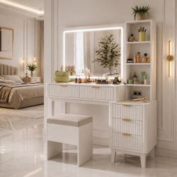 White Fluted Vanity Desk with Mirror and Lights, Luxury Makeup Table with Glass top