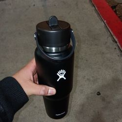 Black hydro Flask 32 OZ. 