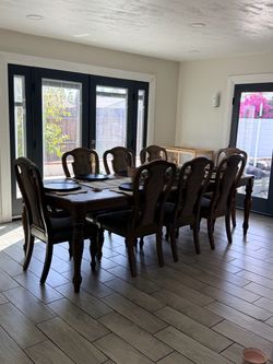 Dinner Table expandable up to 8. Comedor para 8