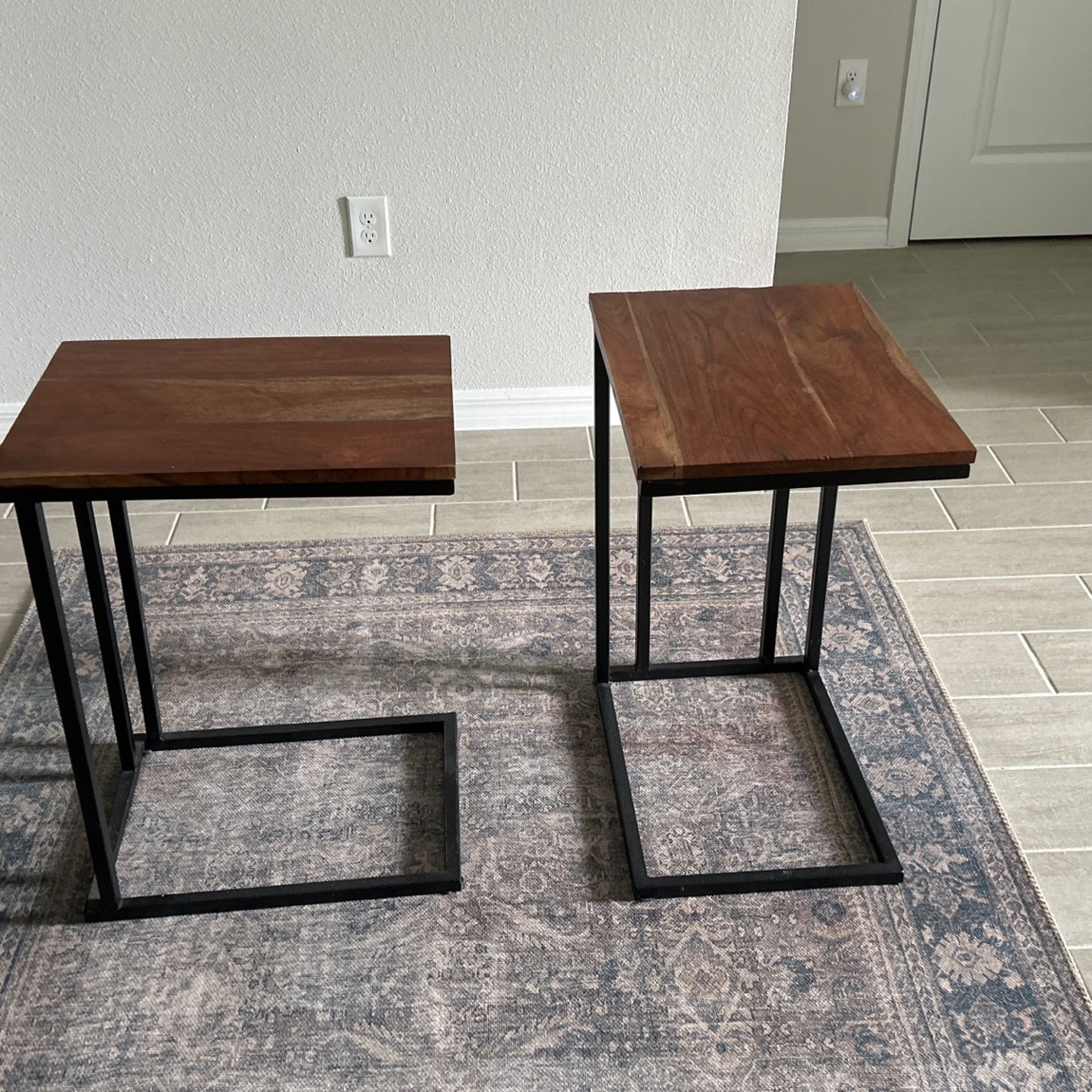 End Tables / Night Stands 