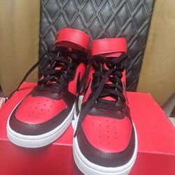 Nike size 6.5 y