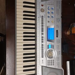 Yamaha PSR 290 Keyboard, Works Great Sound, all keys work, haven't tested if all the extra buttons work 61 keys, cosmetic wear s