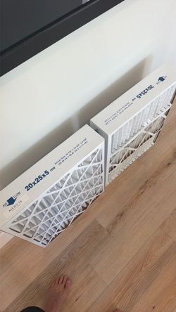 Aerostar MERV13 air filters x2 - 20x25x5