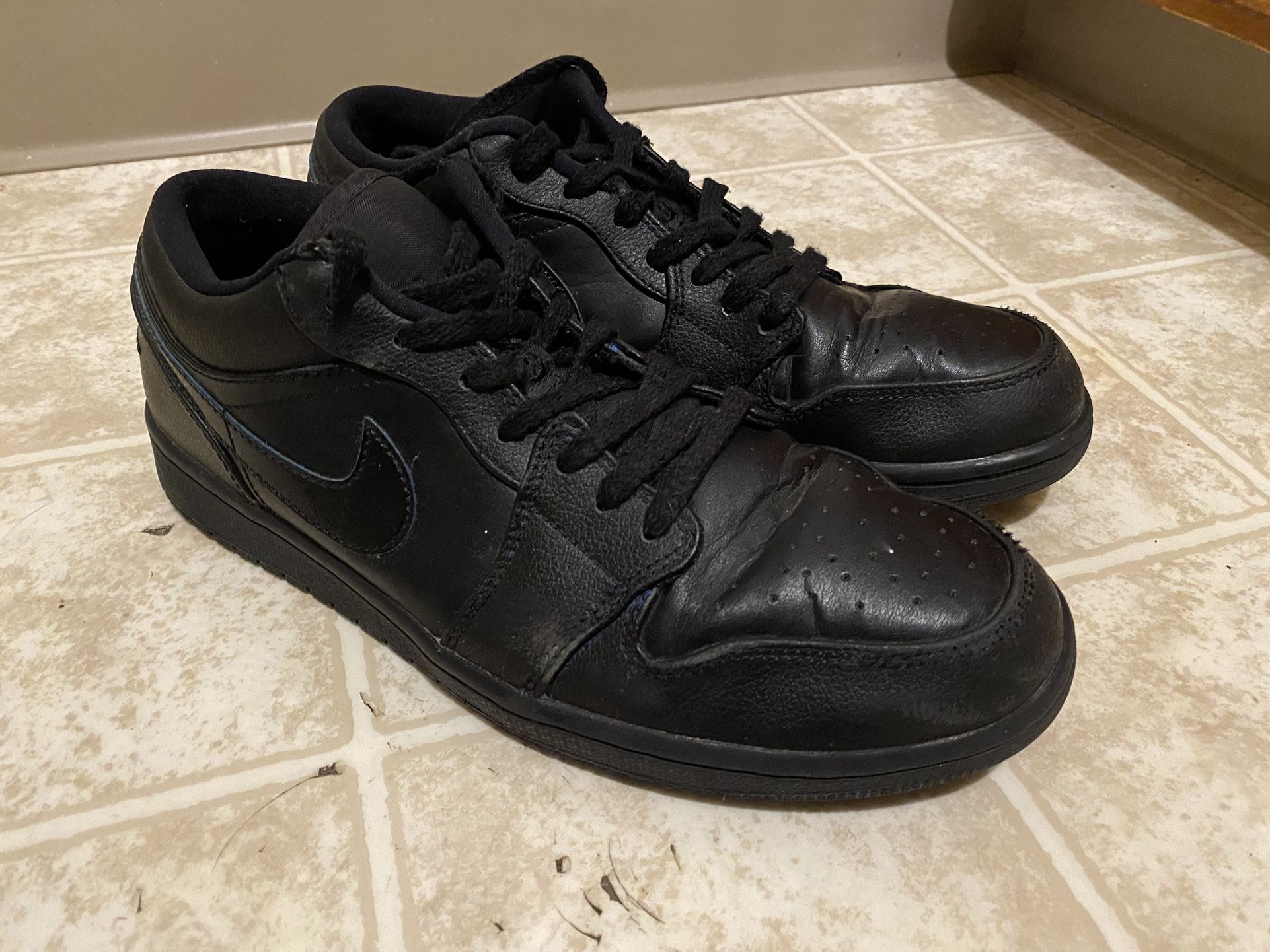 Black Nike’s