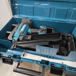 Makita Cordless Framing Nailgun
