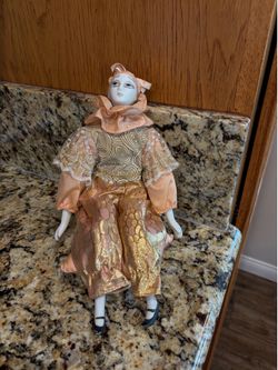 1980’s vintage porcelain clown music box