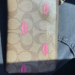 small wristlit coach