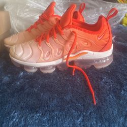Women’s Vapormax Size 7 Brand New