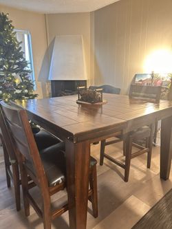 Squared Dinning Table 