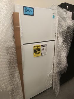 NEW whirlpool 28 in top and bottom fridge