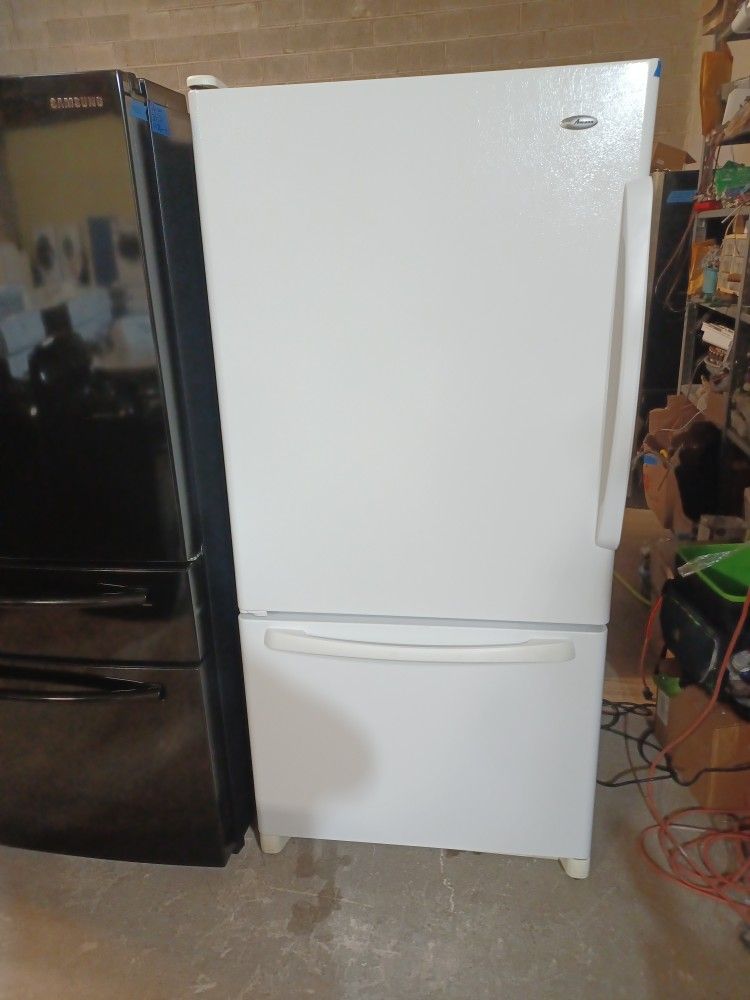 Amana Refrigerator Bottom Freezer White