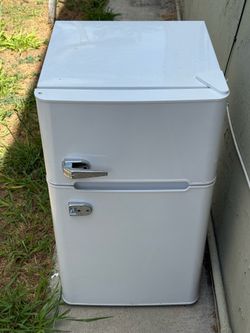 Mini Refrigerador – Funciona al 100%, Usado, 5 Estrellas