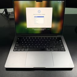 Apple MacBook Pro 14” – M3 Chip