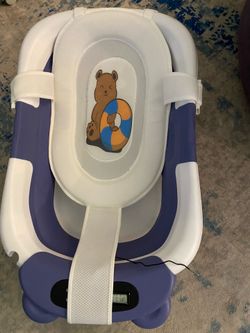 Foldable bathtub with temperature
