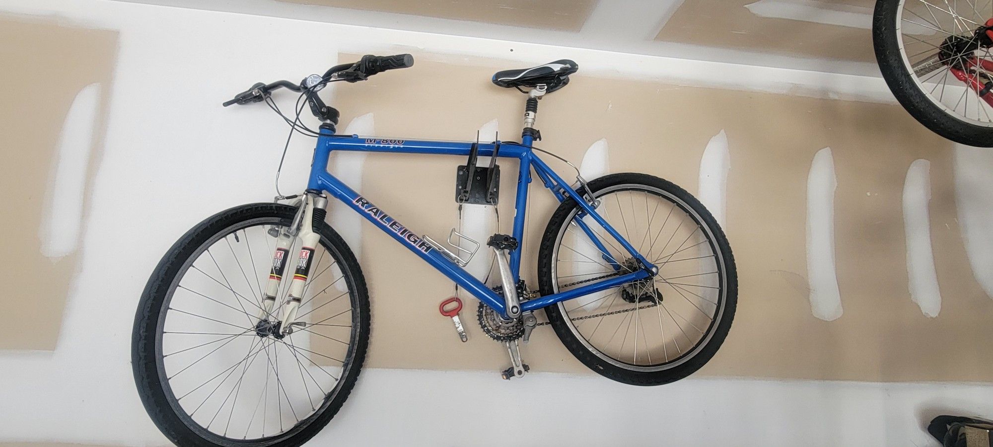 Raleigh M800 Mountain Bike