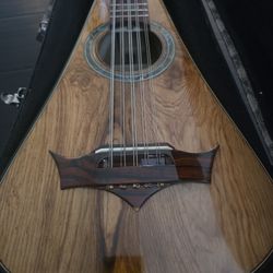 Bajoquinto V. Guitars modelo TROTAMUNDO muy Raro Hecho A Mano En Paracho, Michoacan