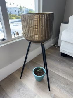 Textured Gold Metal Planter with Tall Tripod Stand – 
