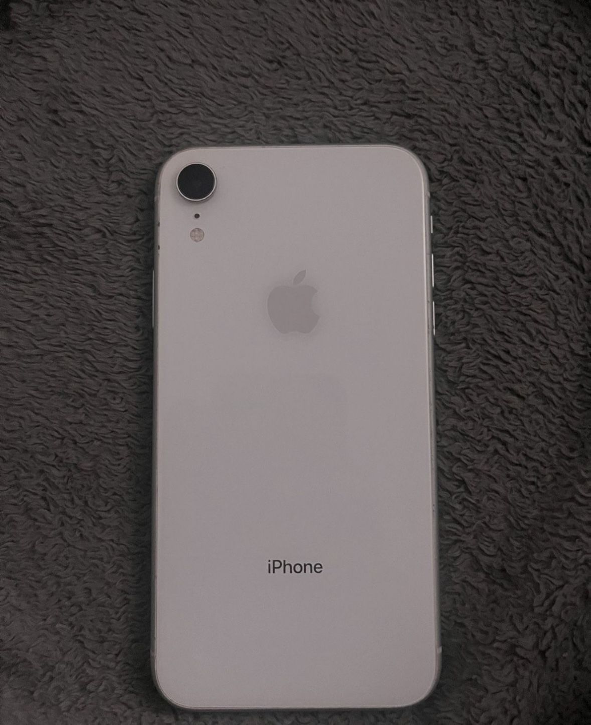 iPhone XR (LOCKED)