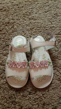 New girls sandals 11c