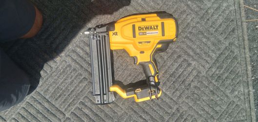 Dewalt Finish Nailer  18 Guage with nails