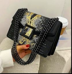  Fashionable Shoulder  Black  Purse With Silver And Gold Bag