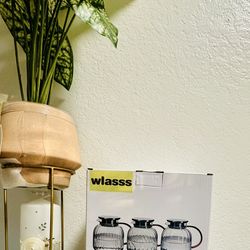 Glass Pitcher For Hot & Cold Water, Factory Sealed