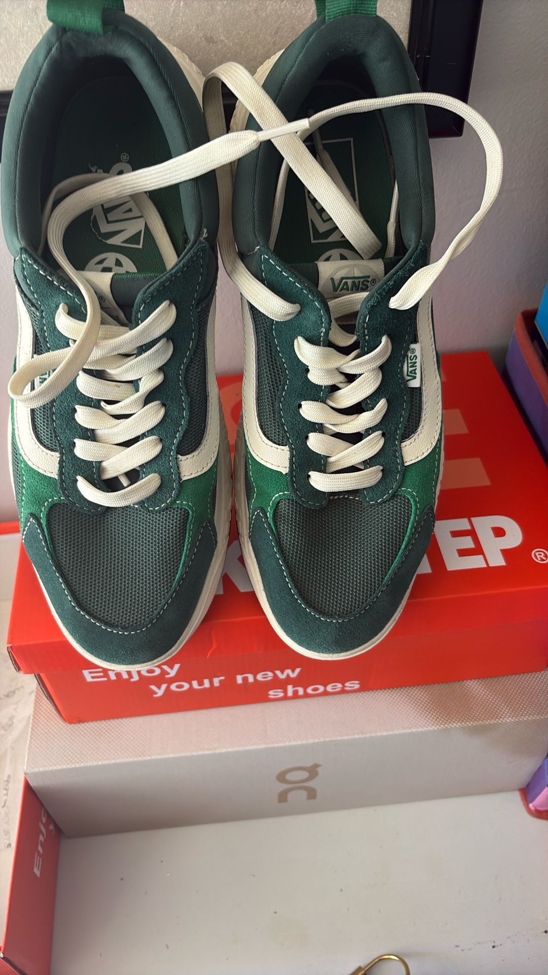 Mens Size 10 Ultra Vans