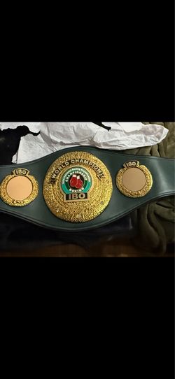 Sign Pacquiao gloves poster, and official belt