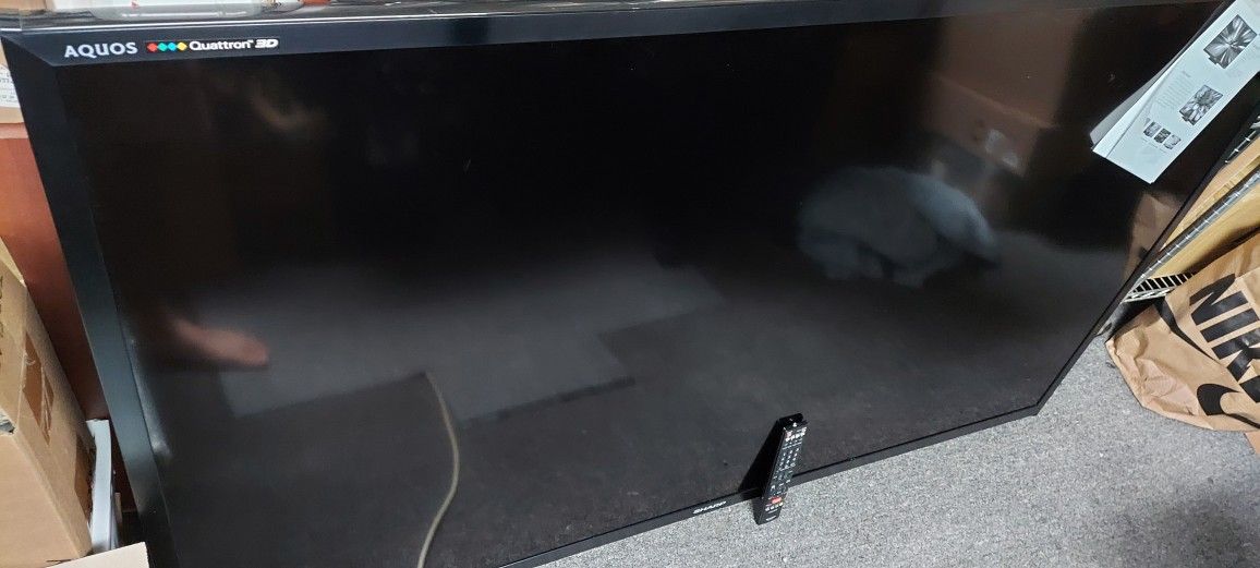 70" Quattron 3D LED Smart TV Excellent Working Condition
