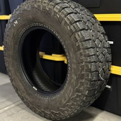 285/70/17 Falken Wildpeak AT3 