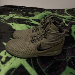 Nike Lunar Force Duck  Boot (Size 12)
