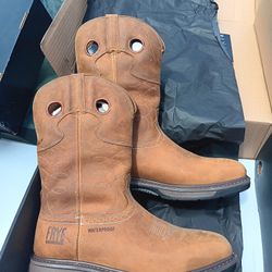 Frye boots brand new in box size 9 1/2