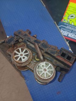 Old wind-up toy train 🚆