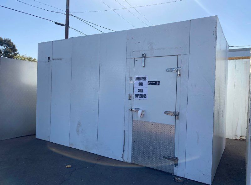 Walk-In cooler and freezer combo
