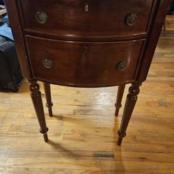 2 Matching Side/End Tables 