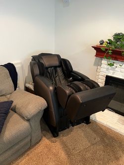 Brookstone massage chair - excellent condition