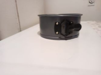 Non-Stick Springform Cake Pan (Round)